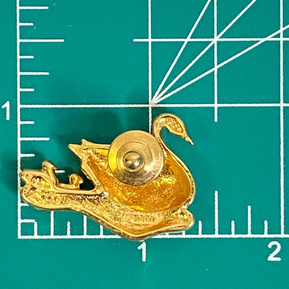 Avon Golden Swan Brooch Single Clear Rhinestone Flower And Babies - Picture 9 of 9